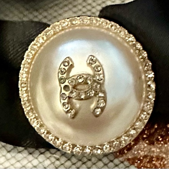 CHANEL Holiday Edition Black Hair Scrunchie with Pearl Detail NWB GWP - Picture 5 of 13